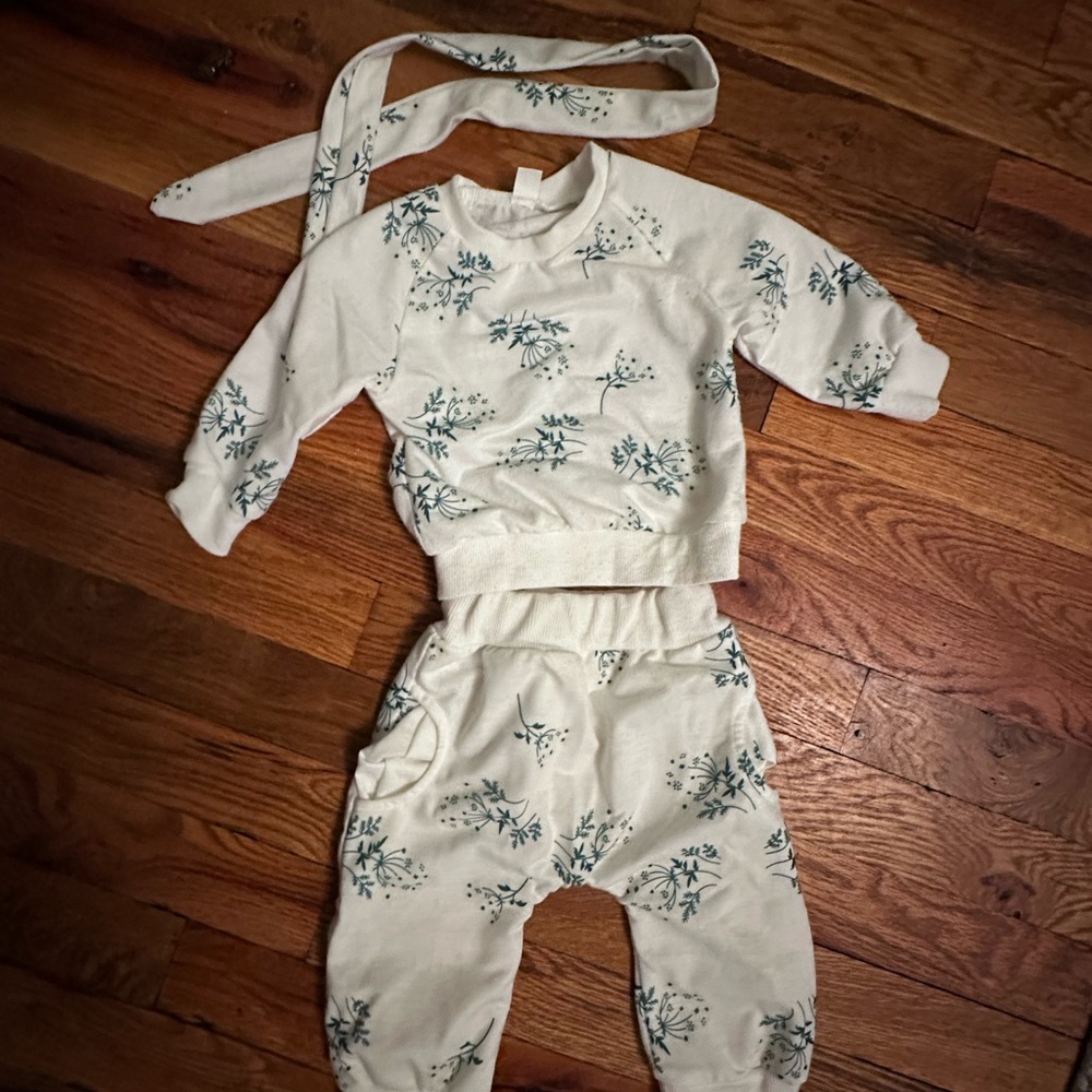 White and Green Set with Cozy Long-Sleeve Top and Headband